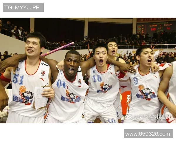 2012年广东队与新疆队季后赛激战回顾与精彩瞬间分析